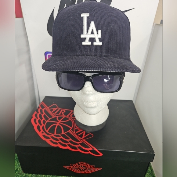 NEW ERA 59FIFTY LOS ANGELES DODGERS CAP SIZE 7-1/4 CORDUROY  Rare. Hard to find - Picture 1 of 12